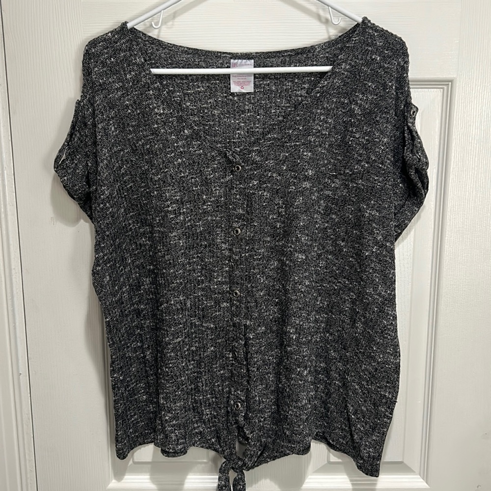 Grey top